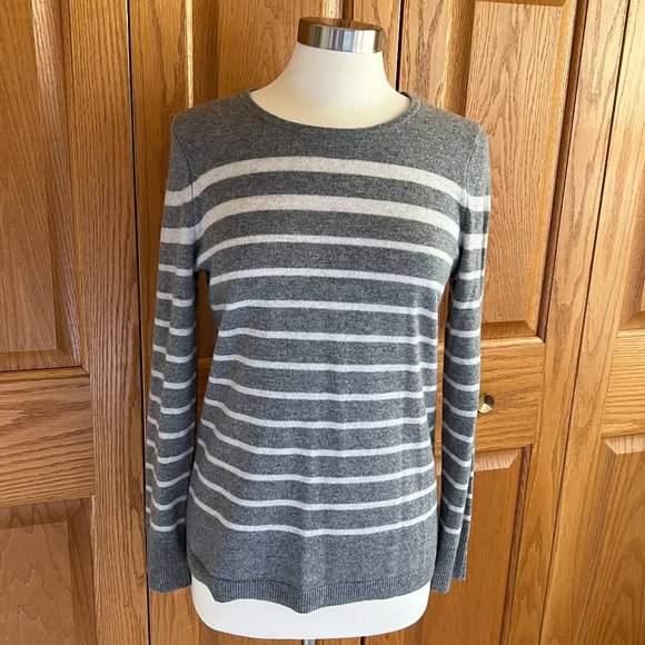 TALBOTS - Cashmere Button-Cuff Sweater - Excellent Condition - Picture 2 of 9